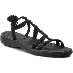 Sandały LA MARINE - Alima Original Black. Czarne klapki damskie marki La Marine, bez wzorów, z tworzywa sztucznego, bez obcasa. W wyprzedaży za 149,00 zł.
