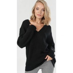 Czarny Sweter Patris. Czarne swetry damskie Born2be, s, bez wzorów, bez rękawów, bez kaptura. Za 139,99 zł.