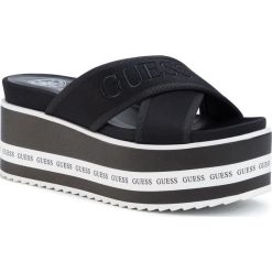 Klapki GUESS - Remina FL6REM ELE19 BLACK. Czarne klapki damskie Guess, z aplikacjami, ze skóry ekologicznej, bez obcasa. W wyprzedaży za 219,00 zł.