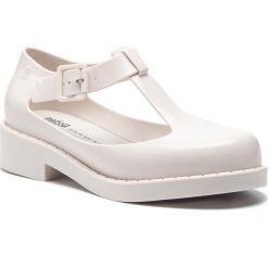 Półbuty MELISSA - Kazakova Ad 32311 White 01177. Białe półbuty damskie Melissa, na co dzień, bez wzorów, z tworzywa sztucznego, bez obcasa, na płaskiej podeszwie, bez zapięcia. W wyprzedaży za 189,00 zł.