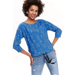 Bluzka długi rękaw o luźnym kroju, z rękawem kimono. Niebieskie bluzki damskie Top Secret, w kwiaty, z tkaniny, z okrągłym kołnierzem, z długim rękawem. W wyprzedaży za 29,99 zł.