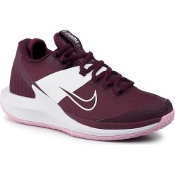 Buty NIKE - Nikecourt Air Zoom Zero Hc AA8022 603 Bordeaux/Bordeaux/Pink Rise. Fioletowe buty sportowe damskie Nike, bez wzorów, z tworzywa sztucznego, sportowe, tenisowe. Za 499,00 zł.