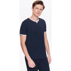 T-SHIRT MĘSKI Z BIAŁĄ WSTAWKĄ. Niebieskie t-shirty męskie marki Top Secret, na lato, xxl, z bawełny. W wyprzedaży za 19,99 zł.