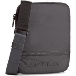 Saszetka CALVIN KLEIN - Matthew Flat Crossov K50K502881 009. Szare torby męskie skórzane marki Calvin Klein, bez wzorów, z materiału, młodzieżowe. W wyprzedaży za 219,00 zł.