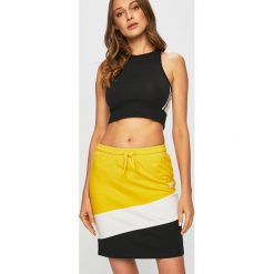 Reebok Classic - Spódnica. Spódniczki damskie Reebok Classic, na co dzień, s, bez wzorów, z elastanu, casualowe, z podwyższonym stanem, mini, proste. W wyprzedaży za 119,90 zł.