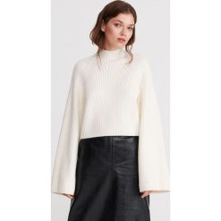 Sweter z szerokimi rękawami - Kremowy. Białe swetry damskie Reserved, m, bez wzorów, bez rękawów, bez kaptura. Za 179,99 zł.
