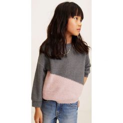 Mango Kids - Sweter dziecięcy Middle 110-164 cm. Szare swetry dziewczęce Mango Kids, bez wzorów, z bawełny, z okrągłym kołnierzem, z krótkim rękawem, krótkie, bez kaptura. Za 99,90 zł.