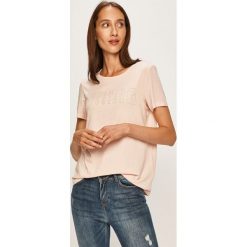 Mustang - T-shirt. Różowe bluzki damskie Mustang, s, z nadrukiem, z bawełny, z okrągłym kołnierzem. W wyprzedaży za 49,90 zł.