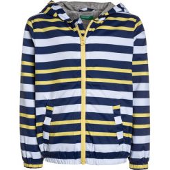 Benetton Kurtka przeciwdeszczowa multicolor. Szare kurtki męskie Benetton, z poliesteru. Za 129,00 zł.