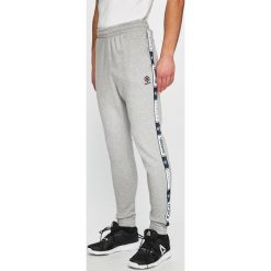 Reebok Classic - Spodnie. Szare spodnie męskie Reebok Classic, na co dzień, s, bez wzorów, z bawełny, casualowe. W wyprzedaży za 159,90 zł.