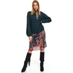 Sweter długi rękaw damski akrylowy luźny. Zielone swetry damskie Top Secret, na zimę, bez wzorów, ze splotem, z długim rękawem, długie, bez kaptura. W wyprzedaży za 39,99 zł.