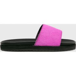 Answear - Klapki. Szare klapki damskie ANSWEAR, bez wzorów, ze skóry, bez obcasa. W wyprzedaży za 59,90 zł.