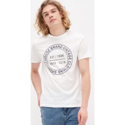 T-shirt z nadrukiem - Kremowy. Białe t-shirty męskie House, s, z nadrukiem, bez kołnierzyka. Za 39,99 zł.