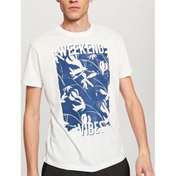 T-shirty męskie: T-shirt z nadrukiem weekend vibes – Biały