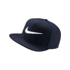 CZAPKA PRO SWOOSH. Niebieskie czapki męskie Nike, z haftami, z bawełny, klasyczne. Za 79,99 zł.