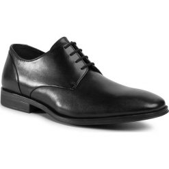 Półbuty CLARKS - Gilman Plain 261475787 Black Leather. Czarne buty wizytowe męskie Clarks, ze skóry, bez zapięcia. Za 429,00 zł.