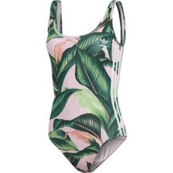 ADIDAS BODYSUIT > DH3070. Zielone koszulki damskie Adidas, bez wzorów, z elastanu, street, z okrągłym kołnierzem. W wyprzedaży za 109,99 zł.