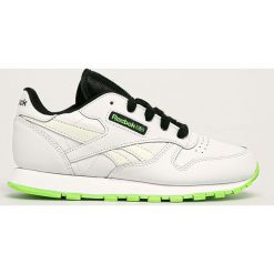 Reebok Classic - Buty dziecięce Classic Leather. Białe trampki chłopięce Reebok Classic, bez wzorów, ze skóry ekologicznej, sportowe, bez zapięcia. W wyprzedaży za 159,90 zł.