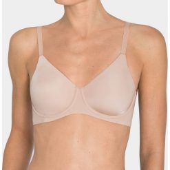 Pełny biustonosz BODY MAKE-UP MAGIC WIRE. Czarne biustonosze push up marki Triumph, z haftami, z elastanu. Za 160,61 zł.