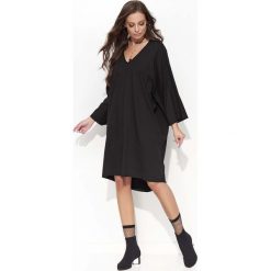 Czarna Oversizowa Sukienka z Szerokim Rękawem Typu Kimono. Czarne sukienki damskie Molly.pl, do pracy, s, bez wzorów, z bawełny, eleganckie, bez kołnierzyka, bez rękawów, długie, oversize. Za 103,90 zł.