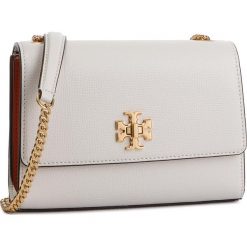 Torebka TORY BURCH - Kira Mini Bag 53331 Birch 107. Białe torebki klasyczne damskie Tory Burch, bez wzorów, ze skóry, wizytowe, bez dodatków. W wyprzedaży za 919,00 zł.