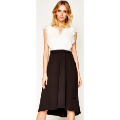 Sukienka koktajlowa DKNY DD0A1267. Czarne sukienki damskie DKNY, bez wzorów, z poliesteru, wizytowe, bez kołnierzyka, bez rękawów. Za 639,00 zł.