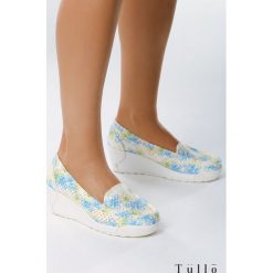 Niebieskie Koturny Mind Eraser. Niebieskie koturny damskie Born2be, bez obcasa, na koturnie, bez zapięcia. W wyprzedaży za 34,99 zł.