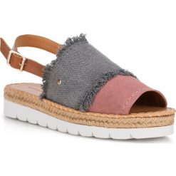 Buty damskie. Szare klapki damskie Wittchen, bez wzorów, ze skóry, bez obcasa. W wyprzedaży za 199,90 zł.