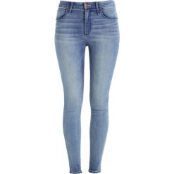 Abercrombie & Fitch HIGH RISE SUPER SKINNY Jeans Skinny Fit blue. Niebieskie jeansy damskie relaxed fit marki Abercrombie & Fitch, z bawełny. Za 369,00 zł.