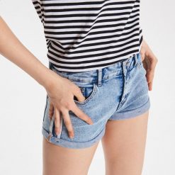Jeansowe szorty z lamówką - Niebieski. Niebieskie szorty damskie Cropp, bez wzorów, z jeansu. Za 89,99 zł.