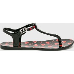 Love Moschino - Sandały. Czarne klapki damskie Love Moschino, bez wzorów, z gumy, bez obcasa, na obcasie. W wyprzedaży za 329,90 zł.