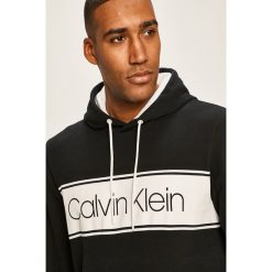 Calvin Klein - Bluza. Czarne bluzy męskie Calvin Klein, xxl, z nadrukiem, z elastanu, z kapturem, bez rękawów, z kapturem. Za 449,90 zł.