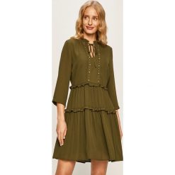 Liu Jo - Sukienka. Sukienki damskie Liu Jo, z aplikacjami, z poliesteru, z włoskim kołnierzykiem, bez rękawów, mini, rozkloszowane. W wyprzedaży za 399,90 zł.