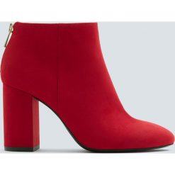 Czerwone botki na obcasie basic. Czarne botki damskie na obcasie marki Pull&Bear. Za 99,90 zł.