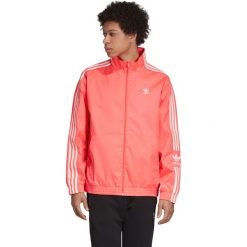 Adidas Originals Kurtka Czerwony. Czerwone płaszcze męskie adidas Originals, na wiosnę, l, bez wzorów, z materiału, bez kaptura. Za 309,95 zł.