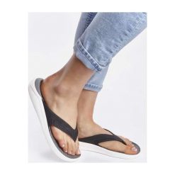 Crocs 205182-05M BLACK/SMOKE, japonki. Czarne klapki damskie Crocs, w paski, bez obcasa. Za 134,00 zł.
