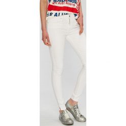 Tommy Hilfiger - Jeansy. Białe jeansy damskie rurki marki TOMMY HILFIGER, z elastanu. W wyprzedaży za 329,90 zł.