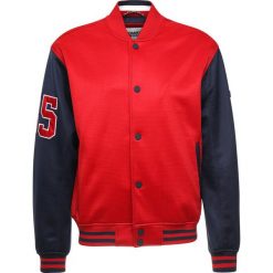 Tommy Jeans TJM VARSITY MESH BOMBER Kurtka Bomber red. Czerwone kurtki męskie bomber Tommy Jeans, m, z bawełny. Za 699,00 zł.