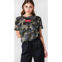 NA-KD T-shirt NA-KD Logo - Green. Zielone t-shirty damskie marki NA-KD, z klasycznym kołnierzykiem. W wyprzedaży za 42,67 zł.