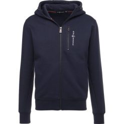 Sail Racing BOWMAN ZIP HOOD Bluza rozpinana navy. Niebieskie bluzy męskie rozpinane marki Sail Racing, m, z bawełny. Za 529,00 zł.