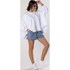 Rozkloszowana bluza bejsbolówka z naszywką na plecach. Bluzy damskie Made in Poland, uniwersalny, z aplikacjami, z elastanu, bez rękawów, bez kaptura. Za 199,00 zł.