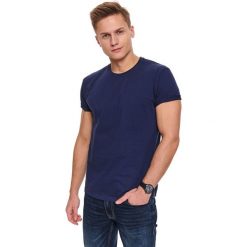 T-shirt z gładkiej dzianiny. Niebieskie t-shirty męskie Top Secret, na jesień, xxl, bez wzorów, z bawełny, z okrągłym kołnierzem, krótkie. Za 19,99 zł.