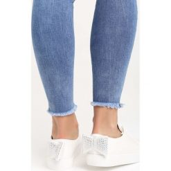 Białe Buty Sportowe Sparkling Bowknot. Białe buty sportowe damskie Born2be, z aplikacjami, ze skóry. Za 59,99 zł.