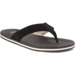 Japonki UGG - M Beach Flip 1020084 M/Blk. Czarne klapki męskie Ugg, ze skóry, bez zapięcia. W wyprzedaży za 229,00 zł.