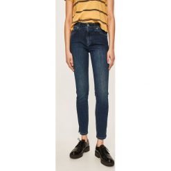 Calvin Klein - Jeansy K20K201702. Niebieskie rurki damskie Calvin Klein, z aplikacjami, z elastanu. Za 539,90 zł.