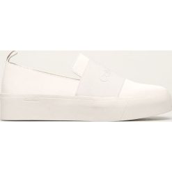 Calvin Klein - Tenisówki. Czarne trampki i tenisówki damskie Calvin Klein, bez wzorów, z gumy, bez zapięcia. W wyprzedaży za 369,90 zł.