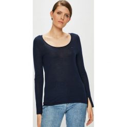 Tommy Jeans - Sweter. Niebieskie swetry klasyczne damskie marki Tommy Jeans, s, z wełny, z okrągłym kołnierzem. W wyprzedaży za 229,90 zł.