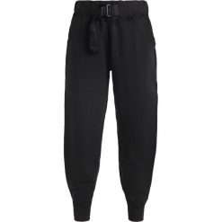 Spodnie dresowe damskie: Ivy Park HARNESSED JOGGERS Spodnie treningowe black