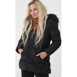 Czarna Kurtka Braeside. Czarne kurtki damskie Born2be, na zimę, xl, bez wzorów, długie. Za 259,99 zł.