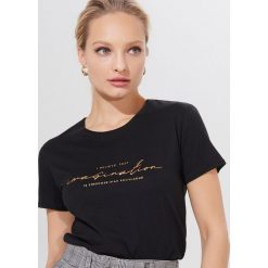 Koszulka z nadrukiem - Czarny. Czarne koszulki damskie Mohito, s, z nadrukiem, bez kołnierzyka, bez rękawów. Za 39,99 zł.